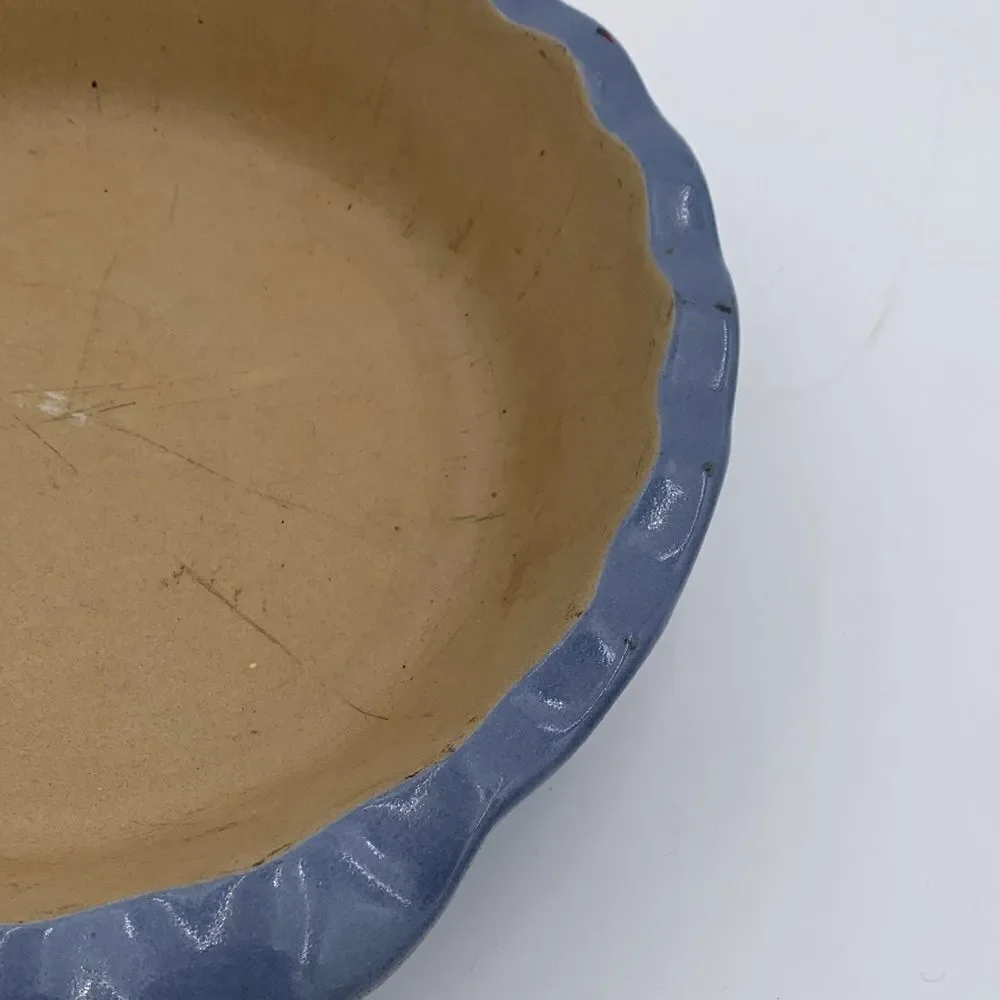 Pampered Chef Family Heritage Blue and Tan Stoneware Pie Dish county blue